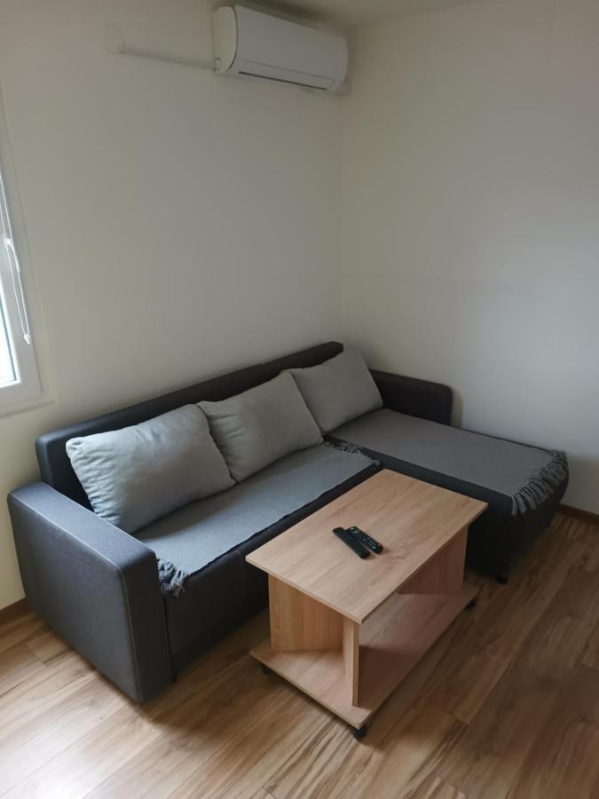 Stan Na Dan Im Apartamento Užice Exterior foto
