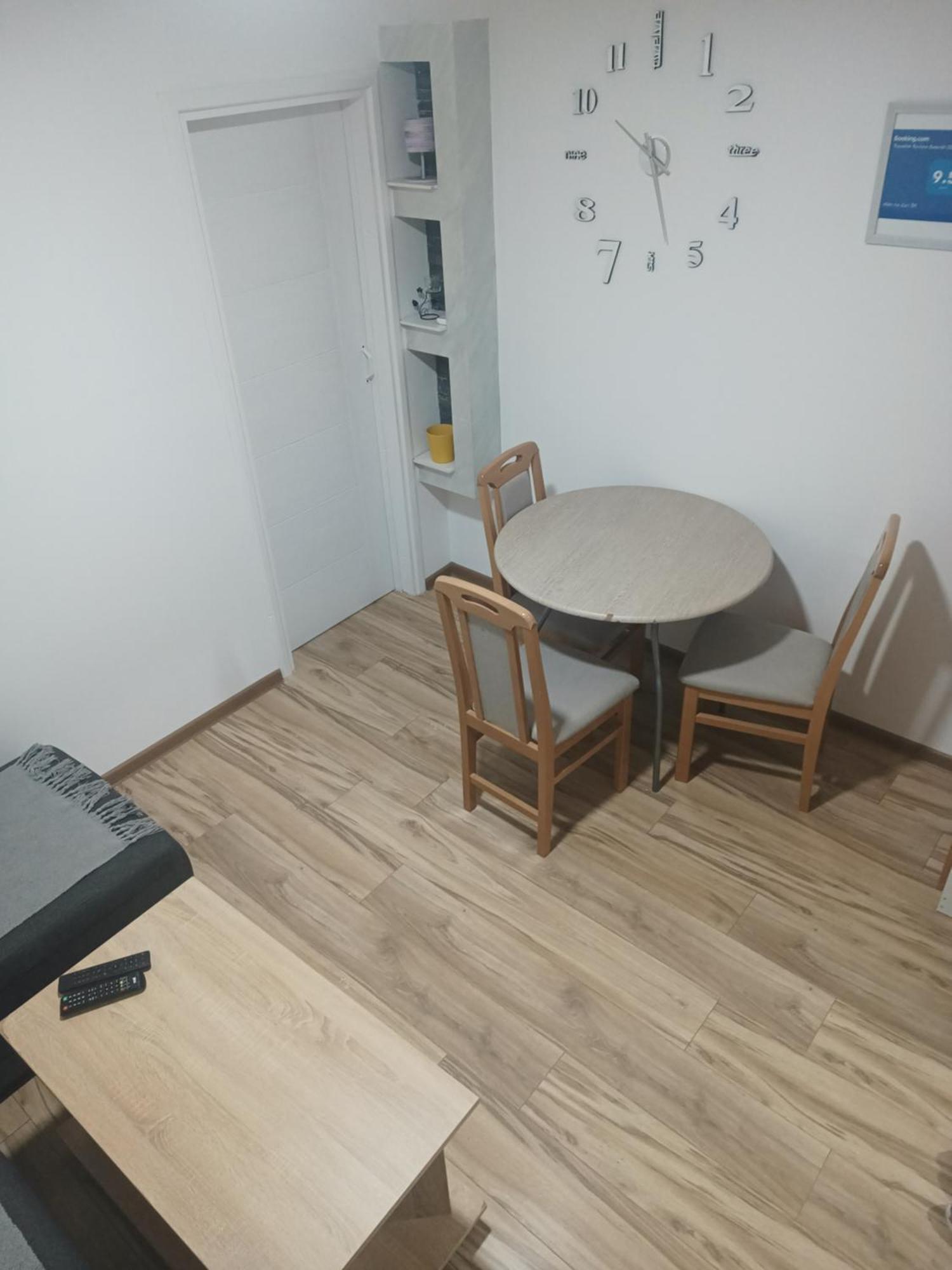Stan Na Dan Im Apartamento Užice Quarto foto