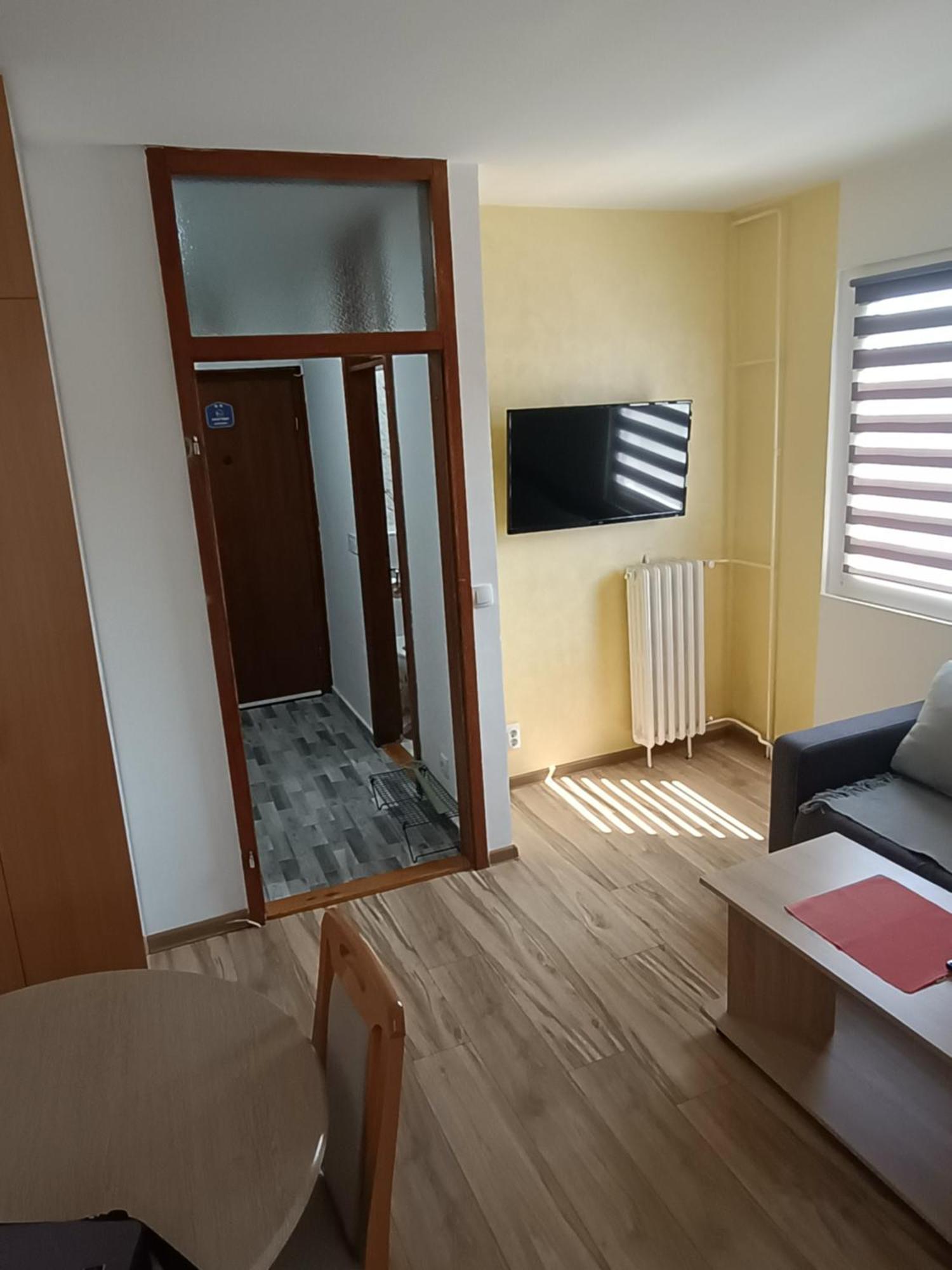 Stan Na Dan Im Apartamento Užice Exterior foto